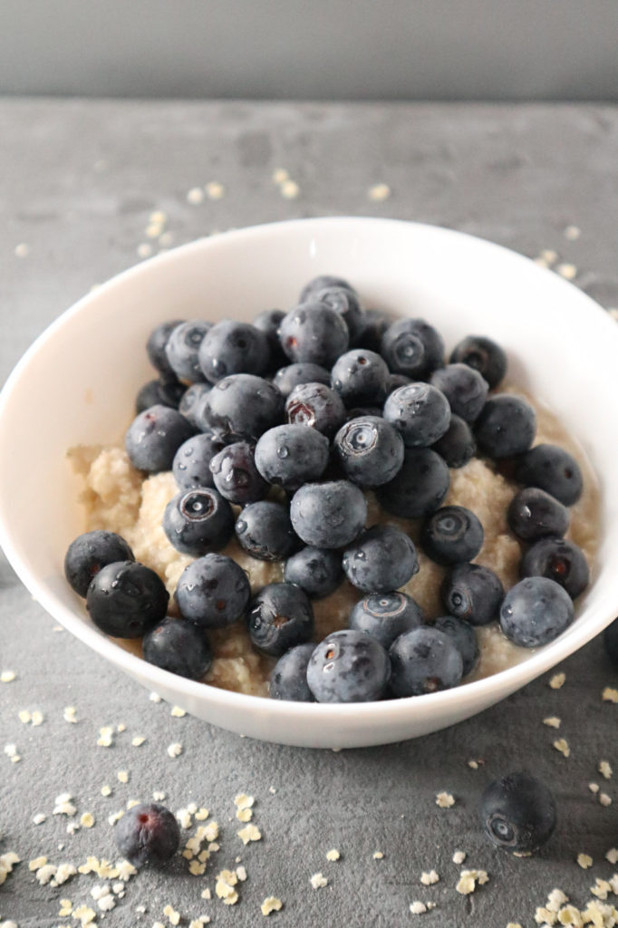 Probiert mal dieses Porridge mit Hirseflocken. Es ist histamin- und fructosefrei sowie wenn nötig glutenfrei.