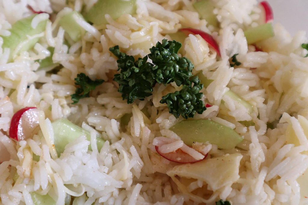 Lauwarmer Reissalat mit Gurke und Radieschen: Histamin- und fructosearme, gluten-, laktose- und eifreie Beilage oder als schnelles Mittagessen.