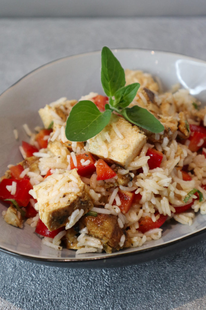 Dieser Reissalat mit Huhn und Paprika eignet sich super für die Resteverwertung vom Vortag und als leckere Pausenmahlzeit. Er wird histaminarm zubereitet.