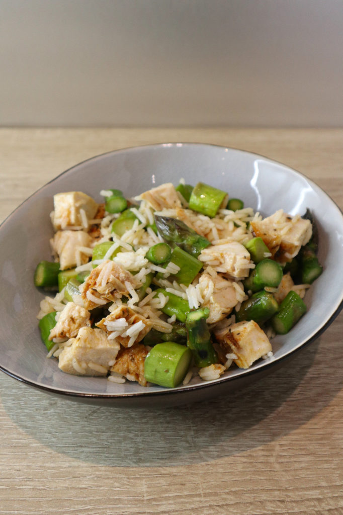 In diesem Spargel-Reis-Salat könnt ihr Reste vom Vortag super verarbeiten. Das Rezept ist histamin- und fructosearm sowie gluten- und laktosefrei.