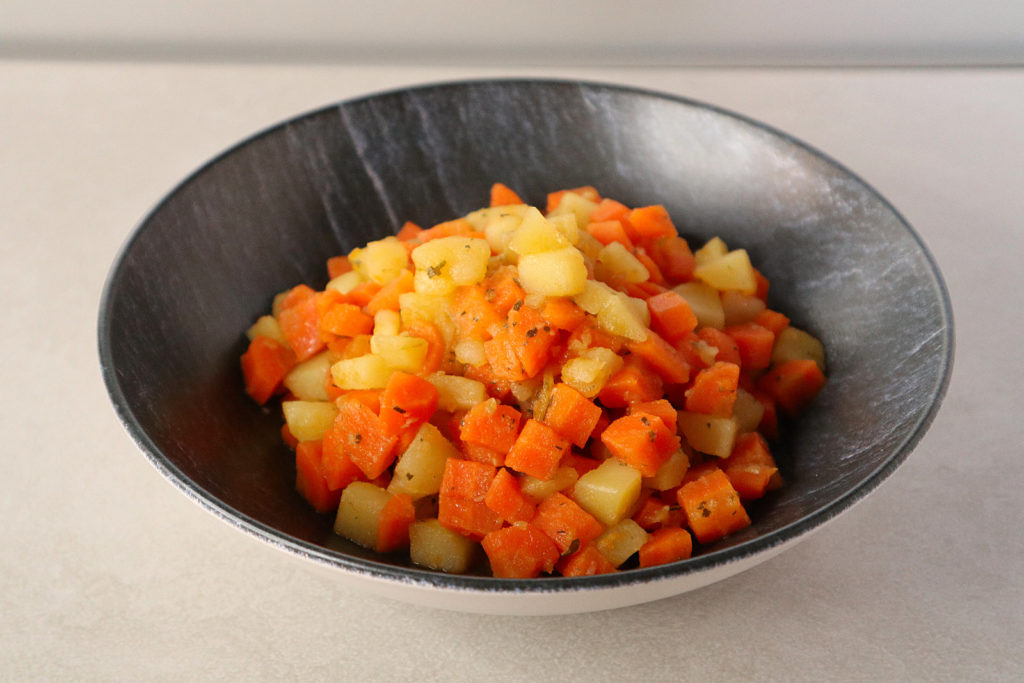 Dieser Kartoffel-Möhren-Topf ist super schnell gemacht und sättigt gut. Er ist histamin- und fructosearm sowie gluten- und laktosefrei.