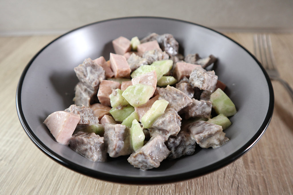 Dieser leckere Fleischsalat ist fructosearm und laktosefrei. Er eignet sich prima zur Resteverwertung von Suppenfleisch.