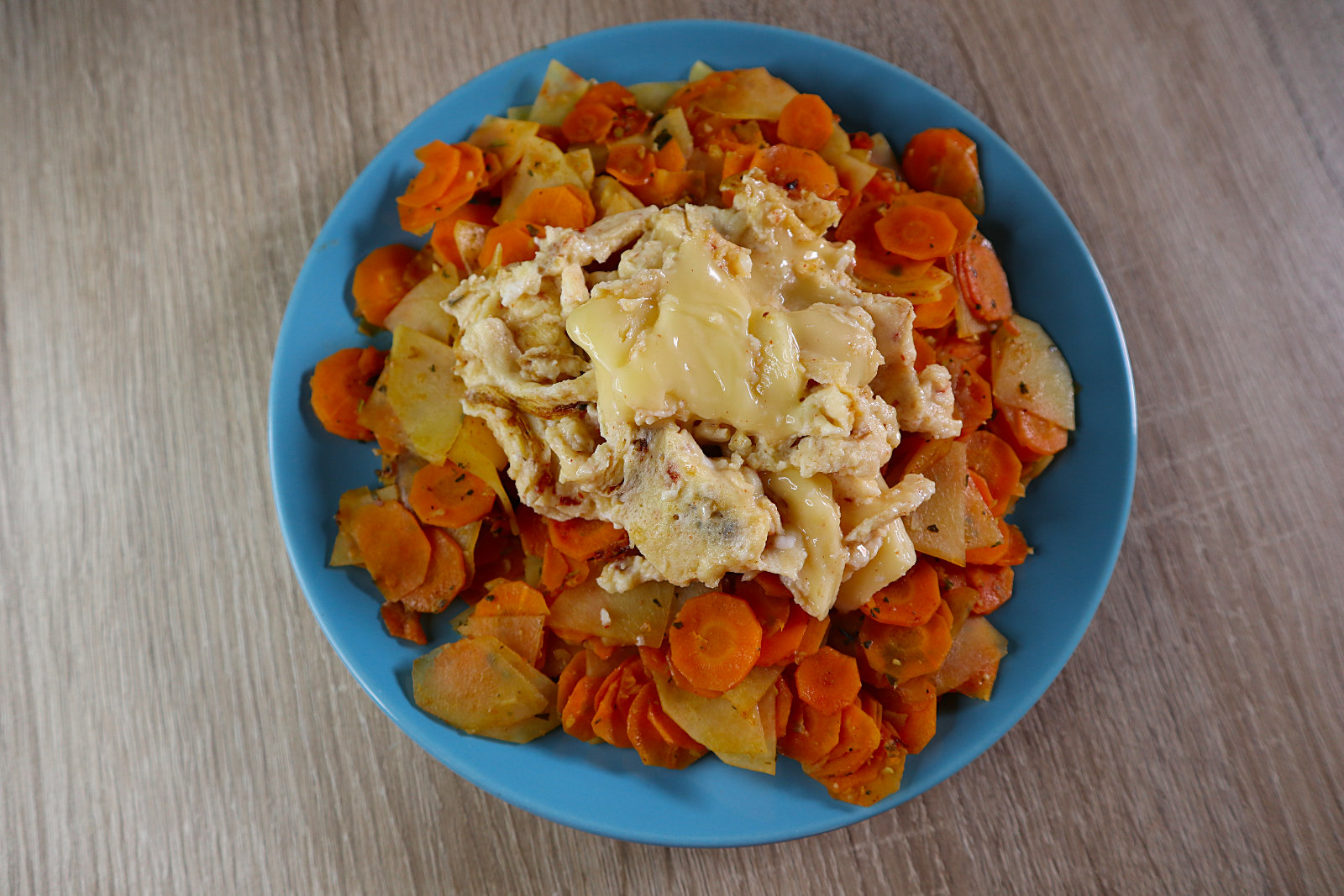 Karotten-Kartoffel-Gemüse mit Rührei