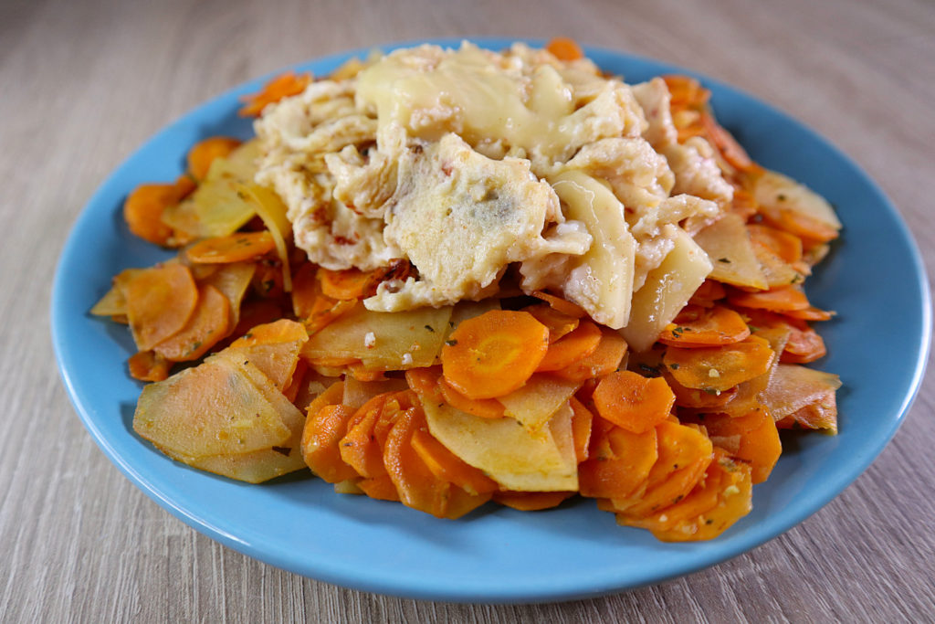 Dieses Karotten-Kartoffel-Gemüse mit Rührei ist schnell zubereitet und lecker. Es ist histamin- und fructosearm.