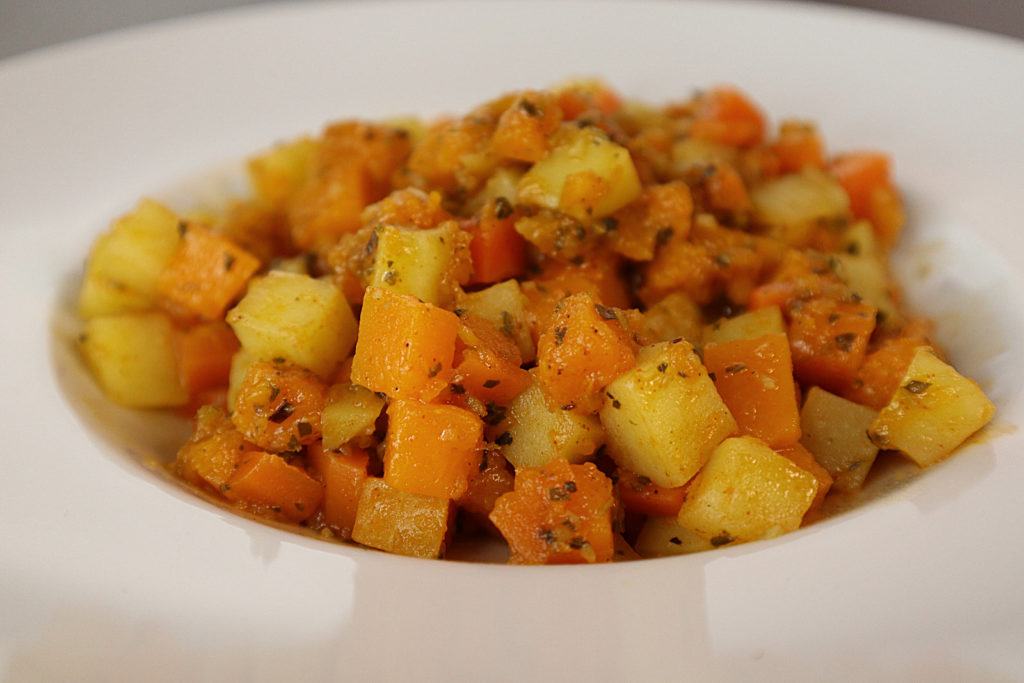 Dieser Kürbis-Kartoffel-Karotten-Eintopf ist mein Soulfood für die kalte Jahreszeit. Er ist histamin- und fructosearm.