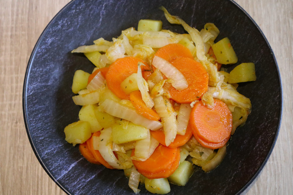 Diese Chinakohl-Möhren-Kartoffel-Pfanne ist sehr schnell zubereitet und histamin- sowie fructosearm, sowie gluten- und laktosefrei.
