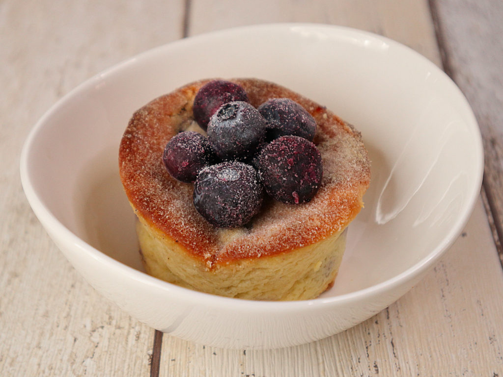 Diese Heidelbeer-Cheesecake-Muffins sind schnell gemacht und total lecker! Dazu noch histamin- und fructosearm.