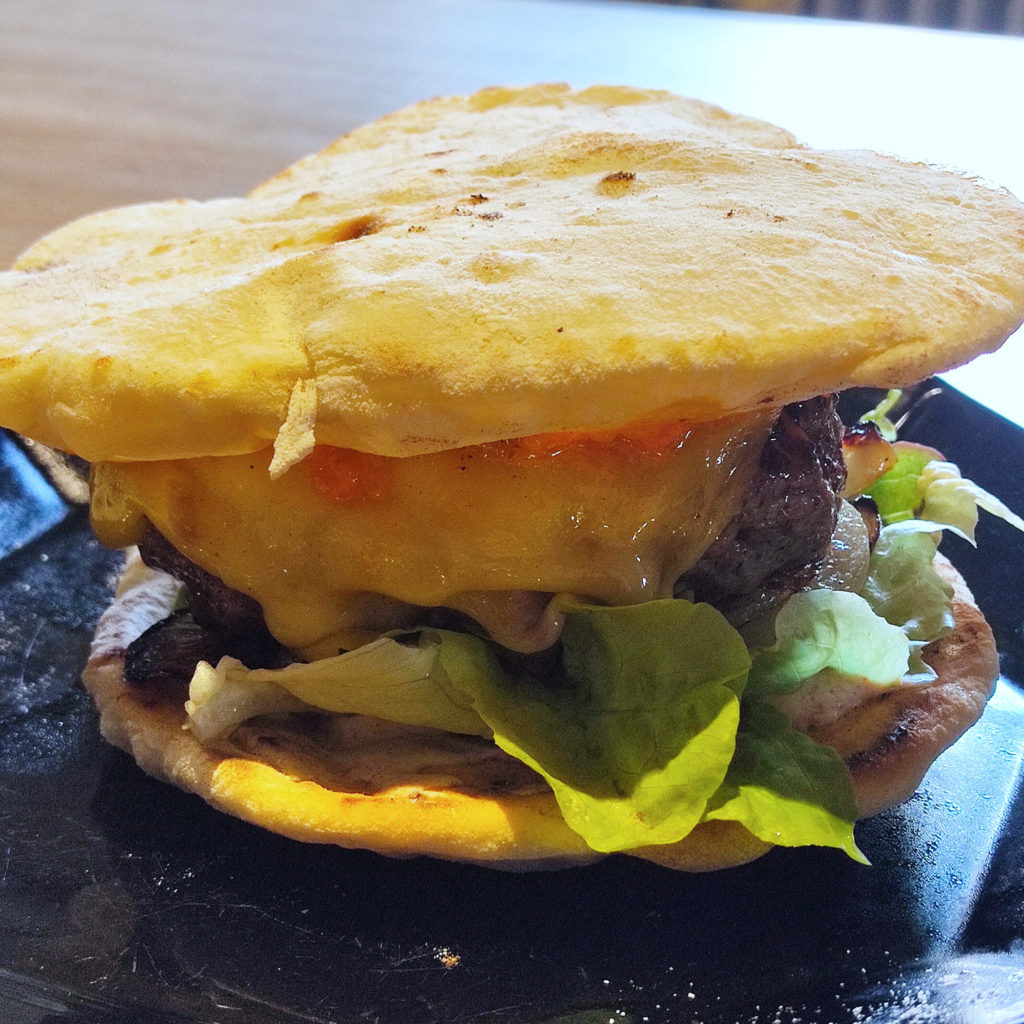 Burger mit Naan-Brot schmeckt super und ist ganz einfach und schnell zubereitet. Er ist histamin- und fructosearm sowie hefefrei.
