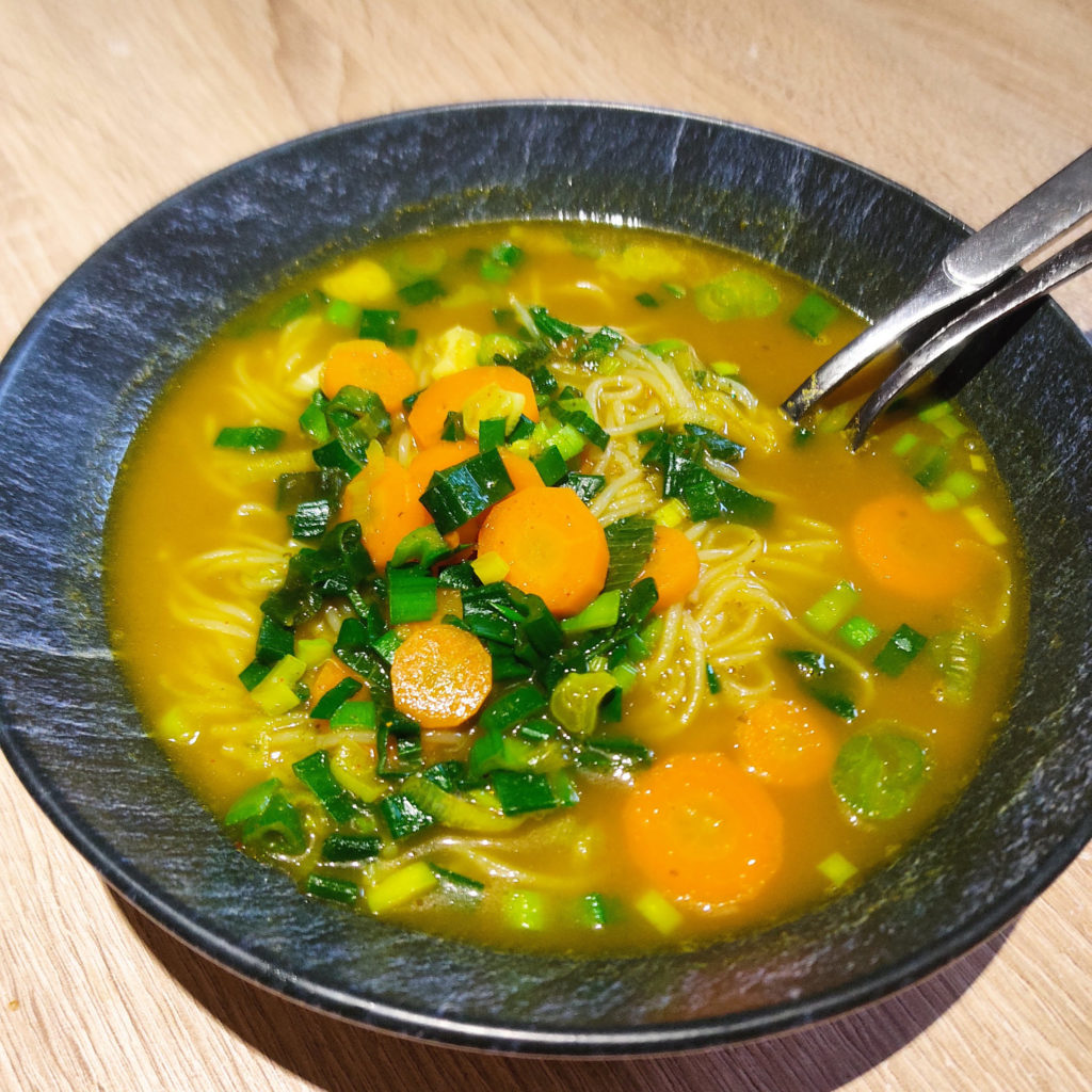 Heute stelle ich euch eine meiner Lieblingssuppen vor. Die Suppe im Asia-Style ist histaminarm, super schnell zubereitet und macht satt.