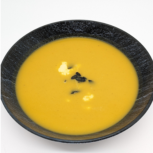 Diese histaminarme Kürbis-Kokos-Suppe ist schnell im Food-Prozessor zubereitet und schmeckt super lecker. Probier sie mal aus!